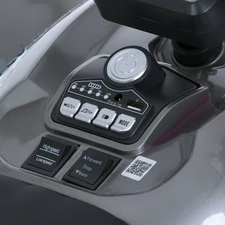 Кликните для увеличения изображения Детский квадроцикл M 6222 EBLR-1-5 бело-зеленый, пульт управления, 4 мотора фото 15