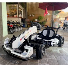 Детский электрокарт M 6148EL-1(24V) белый с двумя моторами по 150 Вт